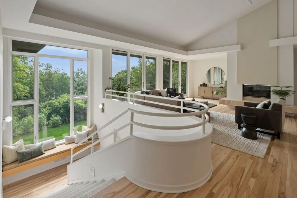 10321 Heidi Lane Chanhassen, MN 55318