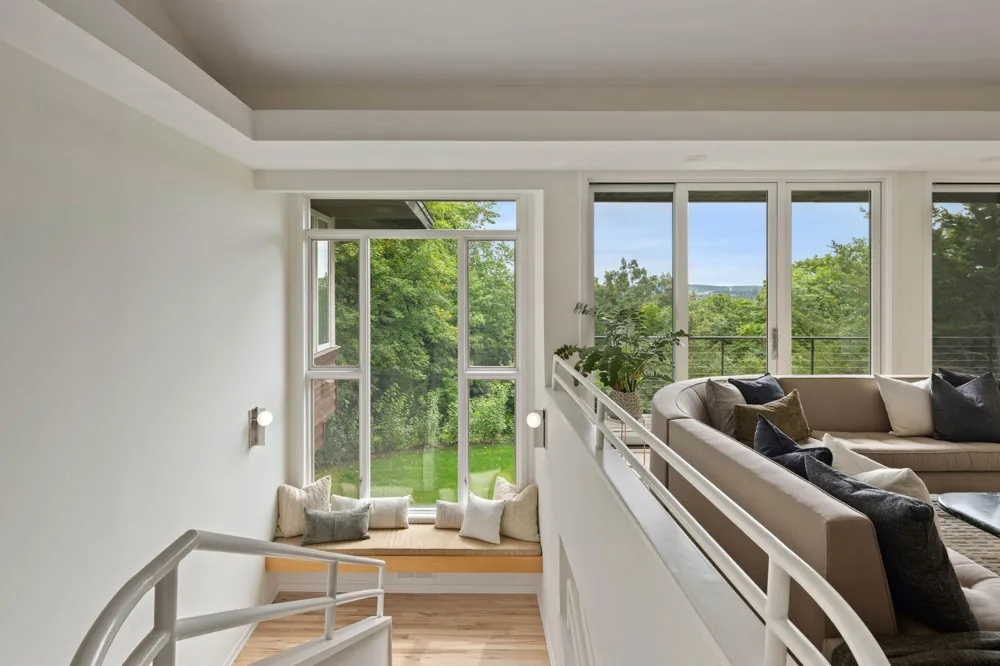 10321 Heidi Lane Chanhassen, MN 55318