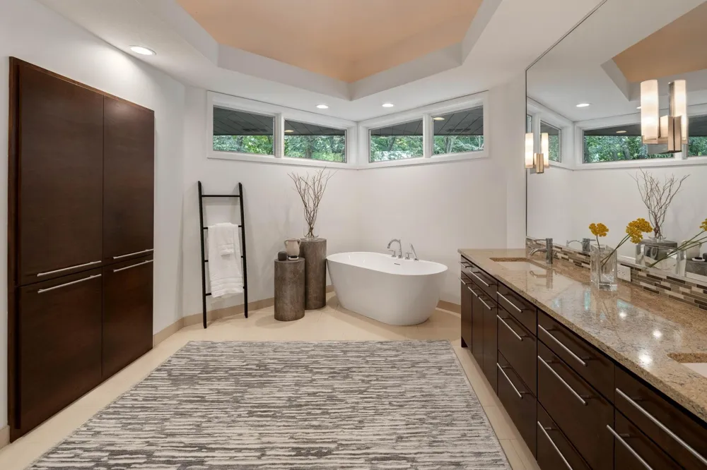 10321 Heidi Lane Chanhassen, MN 55318