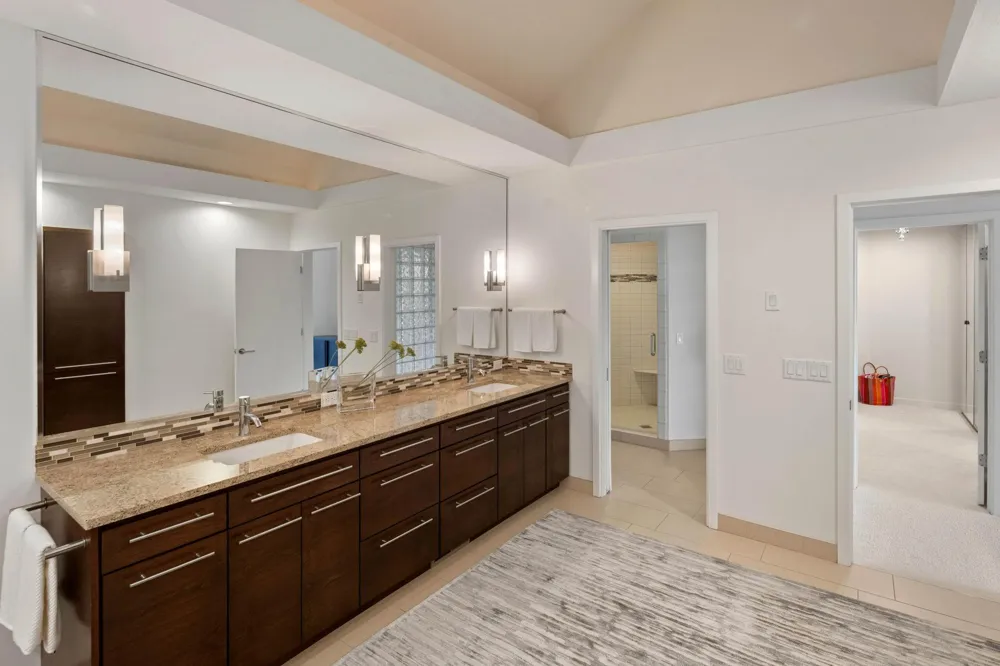 10321 Heidi Lane Chanhassen, MN 55318
