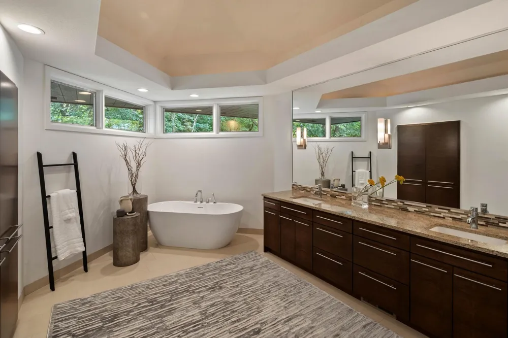 10321 Heidi Lane Chanhassen, MN 55318