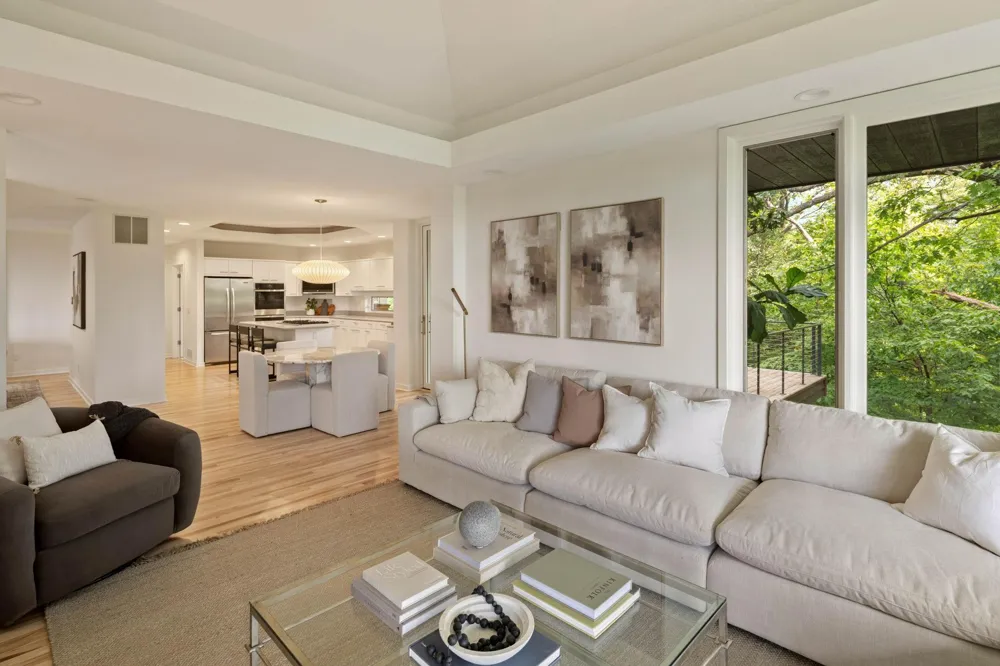 10321 Heidi Lane Chanhassen, MN 55318