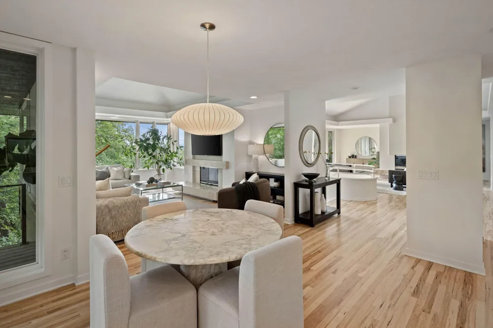 10321 Heidi Lane Chanhassen, MN 55318