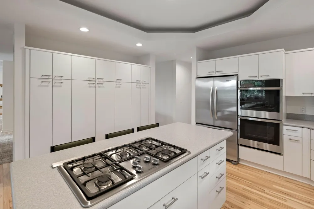 10321 Heidi Lane Chanhassen, MN 55318