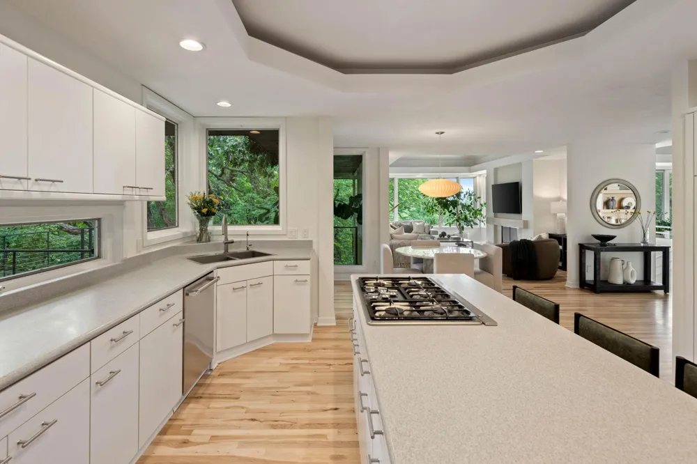 10321 Heidi Lane Chanhassen, MN 55318