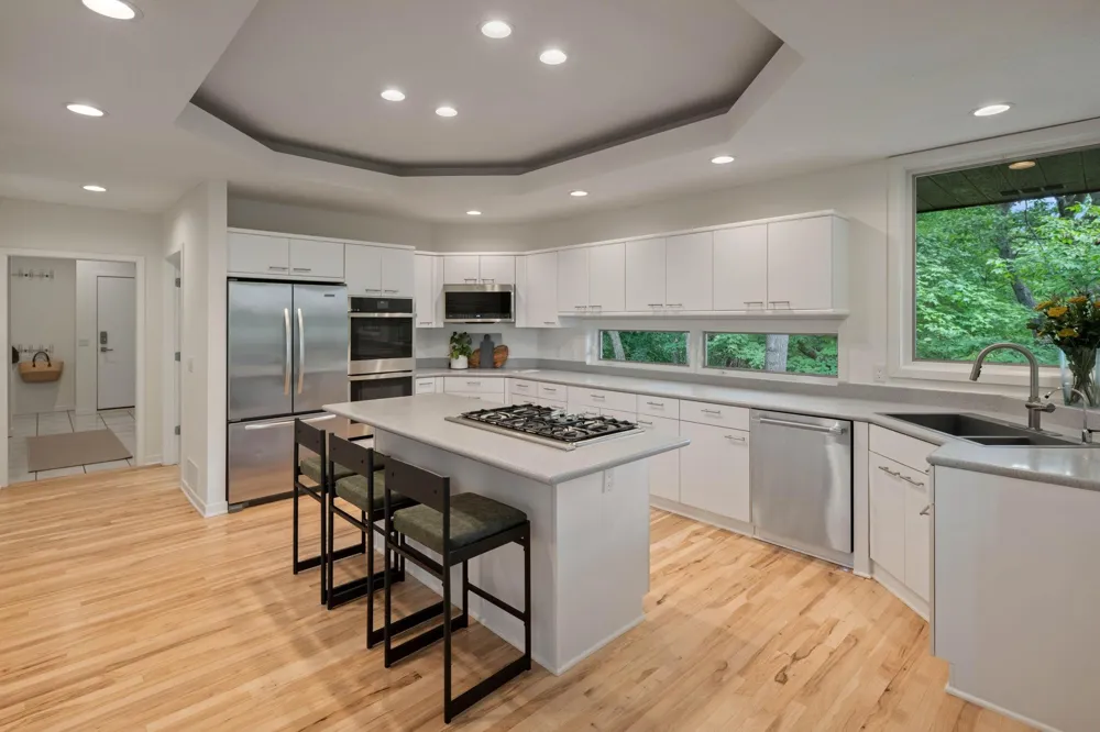 10321 Heidi Lane Chanhassen, MN 55318