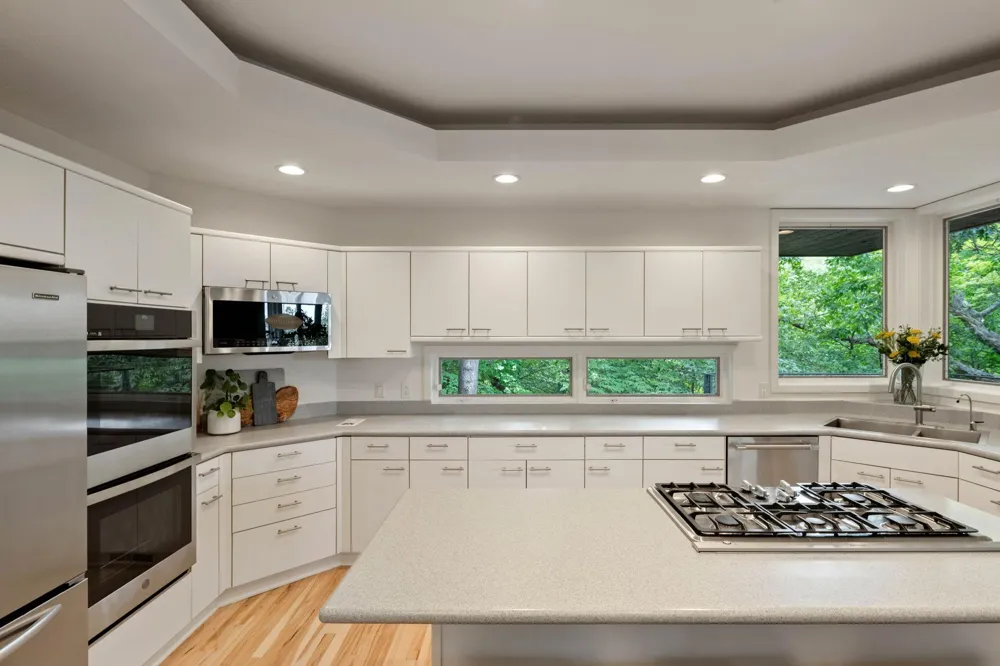 10321 Heidi Lane Chanhassen, MN 55318