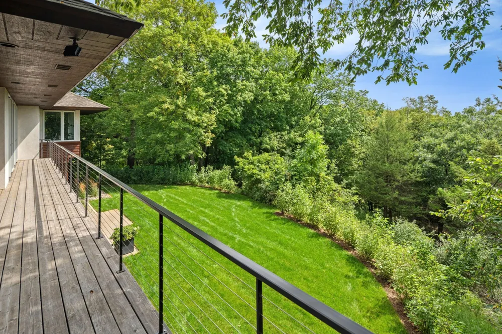 10321 Heidi Lane Chanhassen, MN 55318
