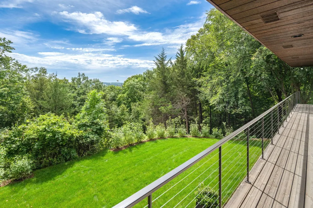 10321 Heidi Lane Chanhassen, MN 55318