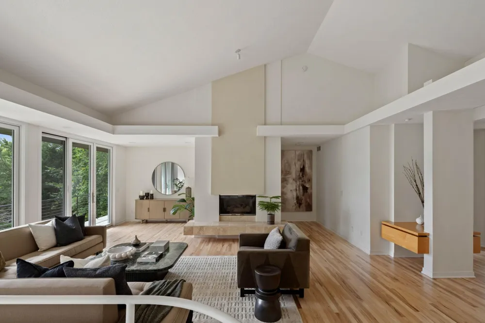 10321 Heidi Lane Chanhassen, MN 55318