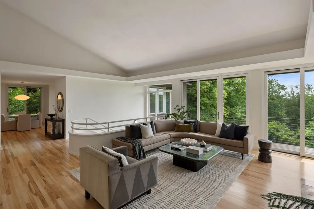 10321 Heidi Lane Chanhassen, MN 55318