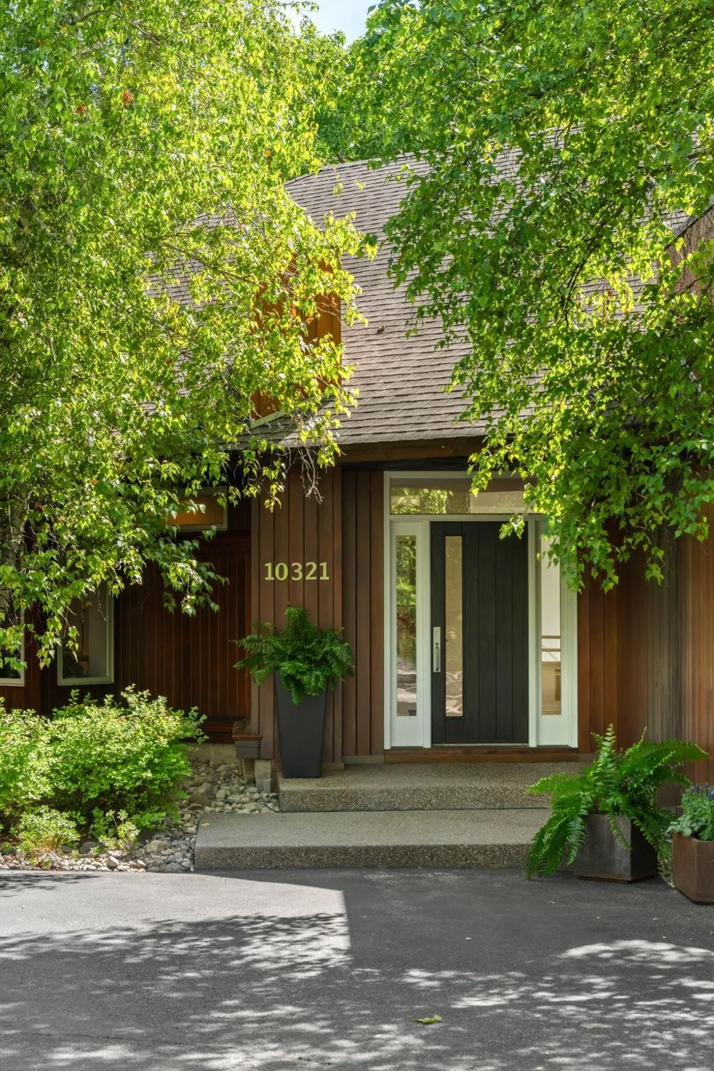10321 Heidi Lane Chanhassen, MN 55318