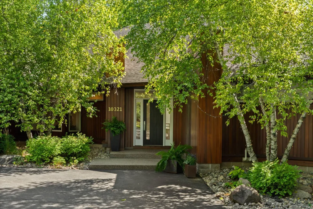 10321 Heidi Lane Chanhassen, MN 55318
