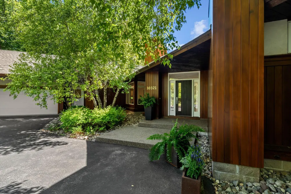10321 Heidi Lane Chanhassen, MN 55318