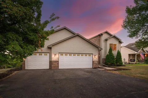 3668 Woodside Drive