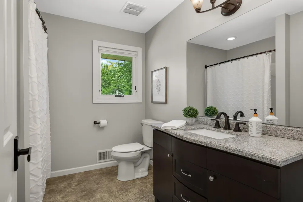 2884 W Owasso Boulevard Roseville, MN 55113
