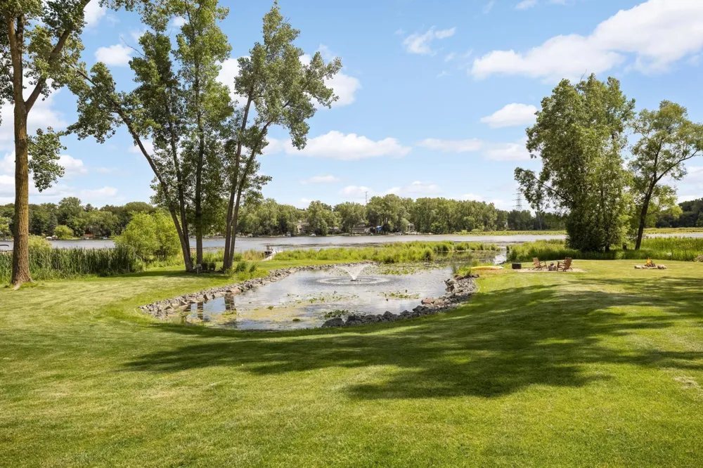 2884 W Owasso Boulevard Roseville, MN 55113