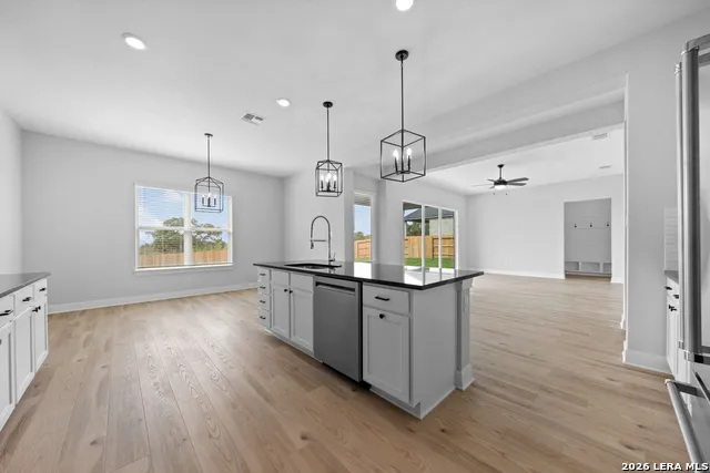 159 Azalea Aly Castroville, TX 78009