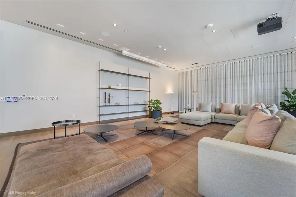 159 NE 6 #2402 Miami, FL 33132
