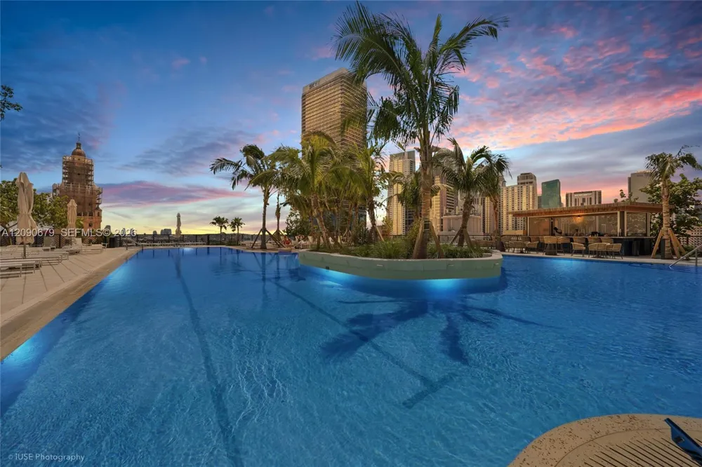 159 NE 6 #2402 Miami, FL 33132