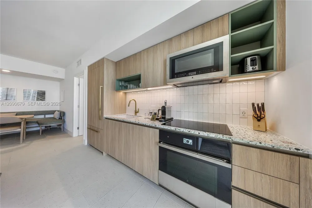 159 NE 6 #2402 Miami, FL 33132