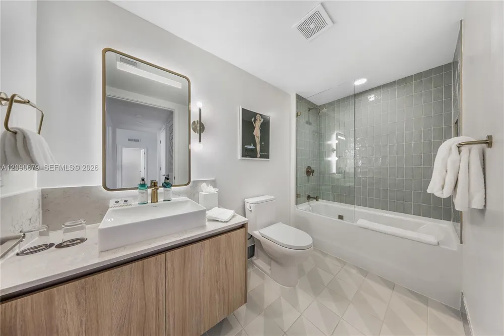 159 NE 6 #2402 Miami, FL 33132