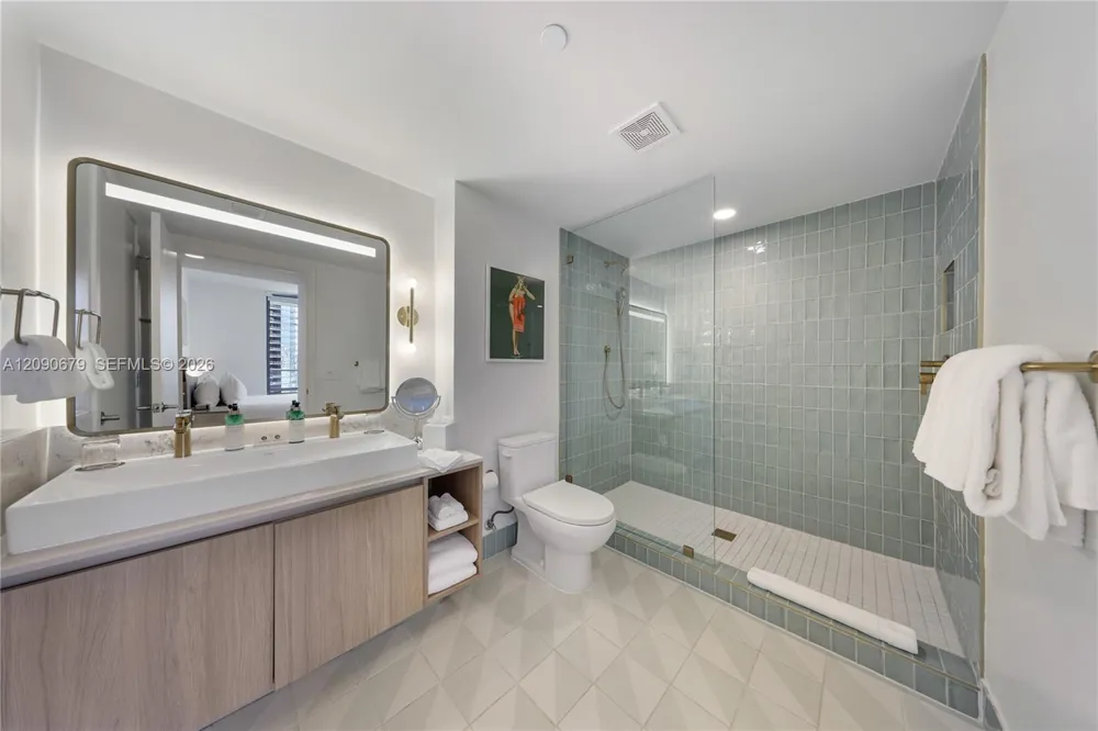 159 NE 6 #2402 Miami, FL 33132
