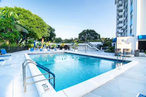 1800 Andrews Avenue #3i