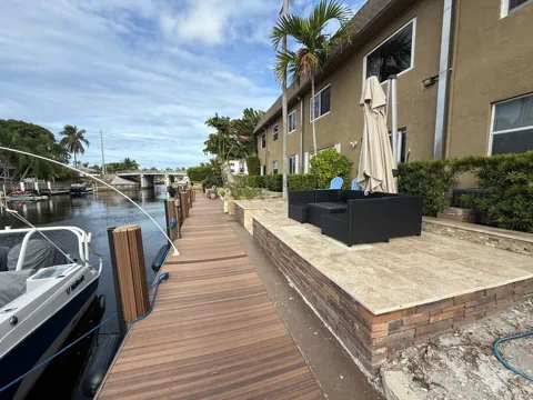2901 NE 51st Street #3