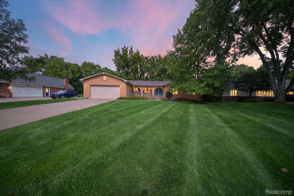48040 Brewster Court Plymouth Charter Township, MI 48170