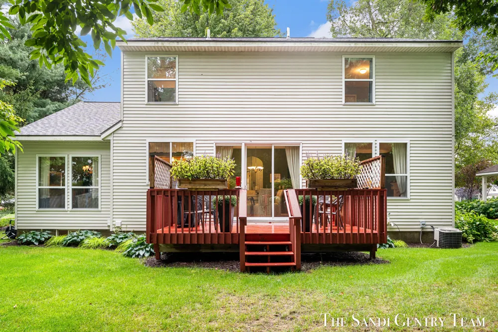 15025 Briarwood Street Grand Haven Charter Township, MI 49417
