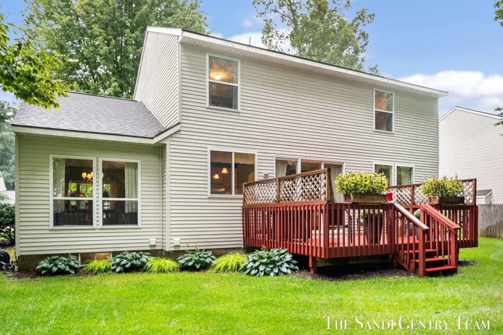 15025 Briarwood Street Grand Haven Charter Township, MI 49417