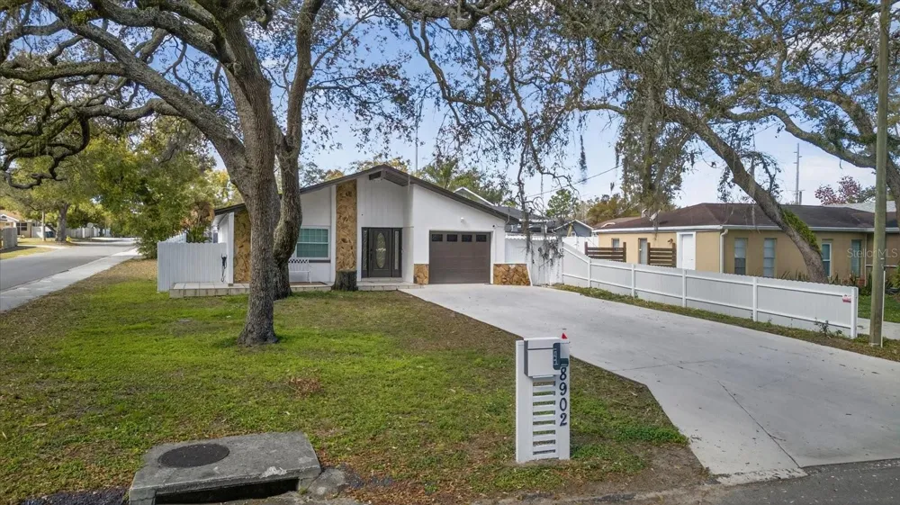 8902 HAMNER AVENUE Tampa, FL 33604