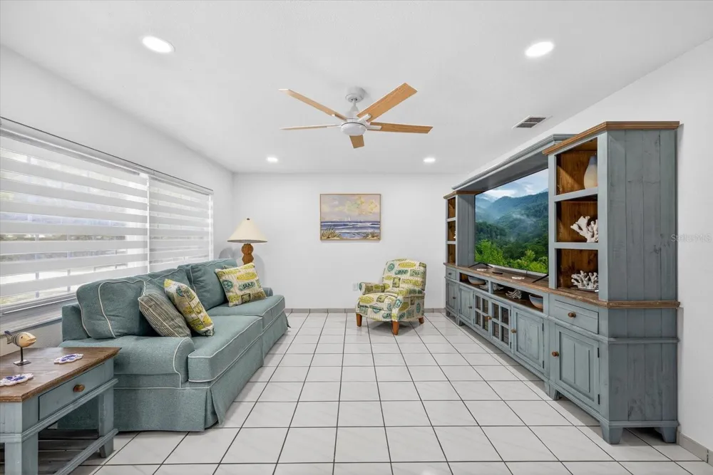 8902 HAMNER AVENUE Tampa, FL 33604