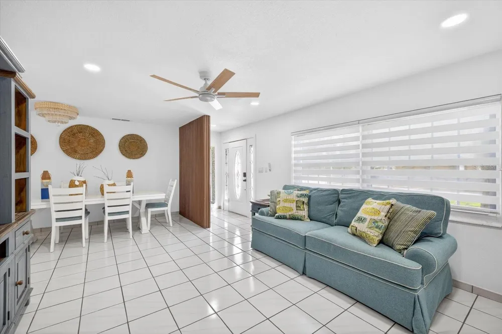 8902 HAMNER AVENUE Tampa, FL 33604