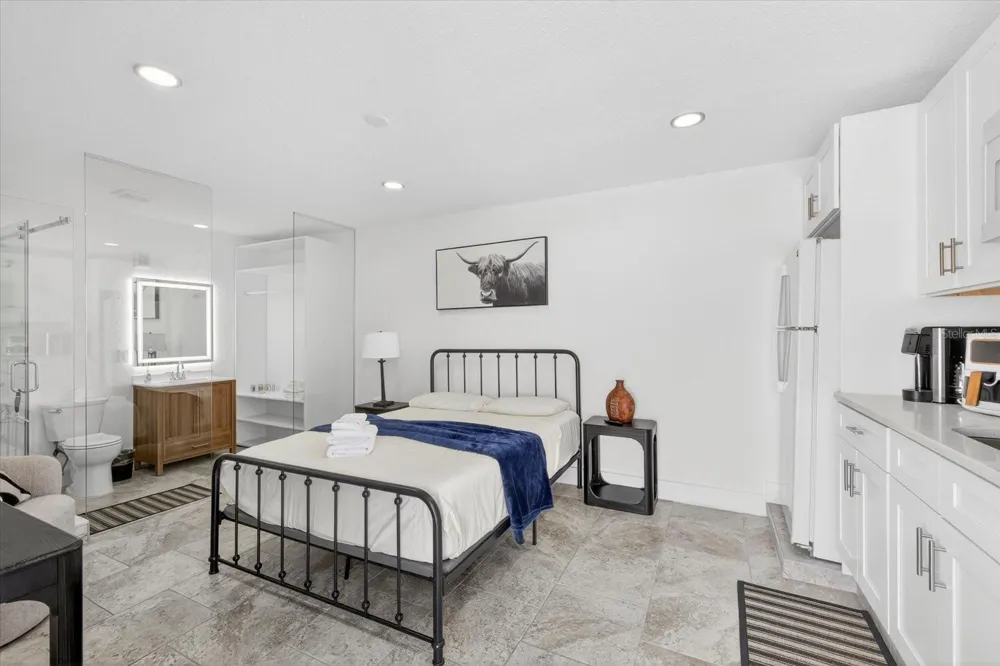 8902 HAMNER AVENUE Tampa, FL 33604