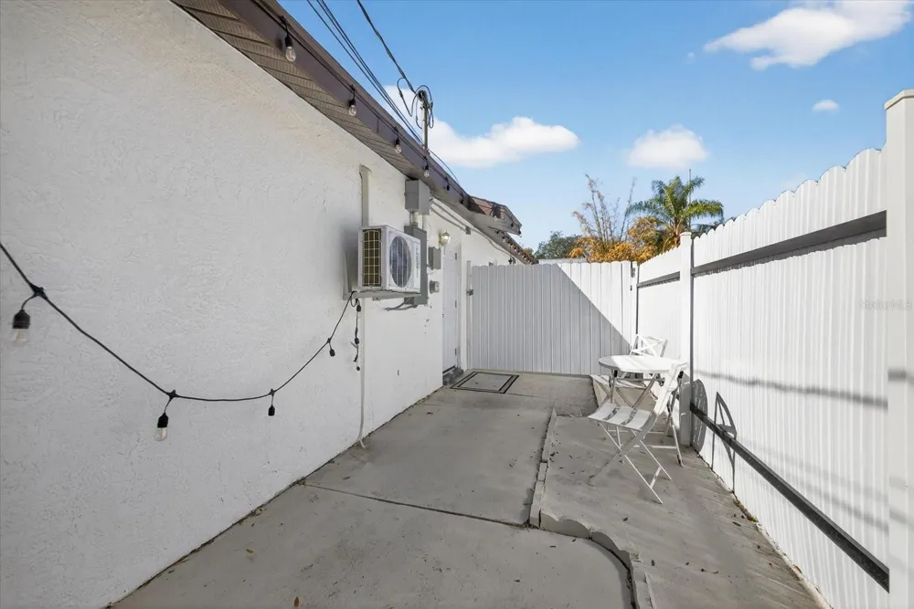 8902 HAMNER AVENUE Tampa, FL 33604
