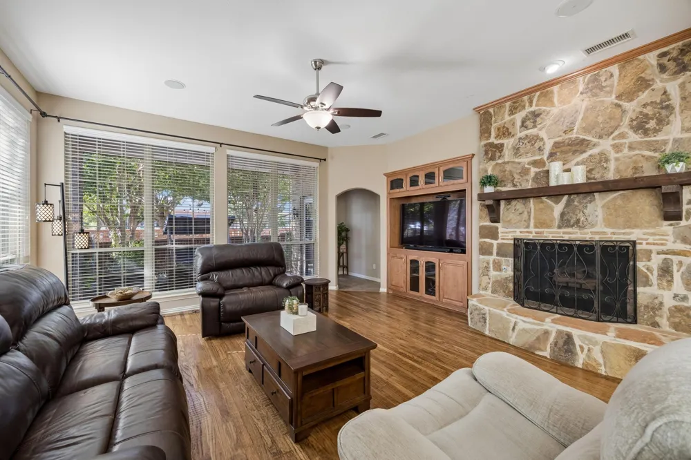 915 Wyndham Way Allen, TX 75013