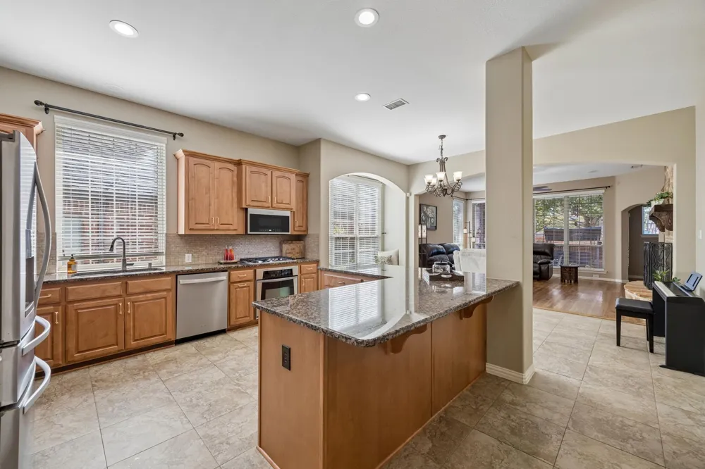 915 Wyndham Way Allen, TX 75013