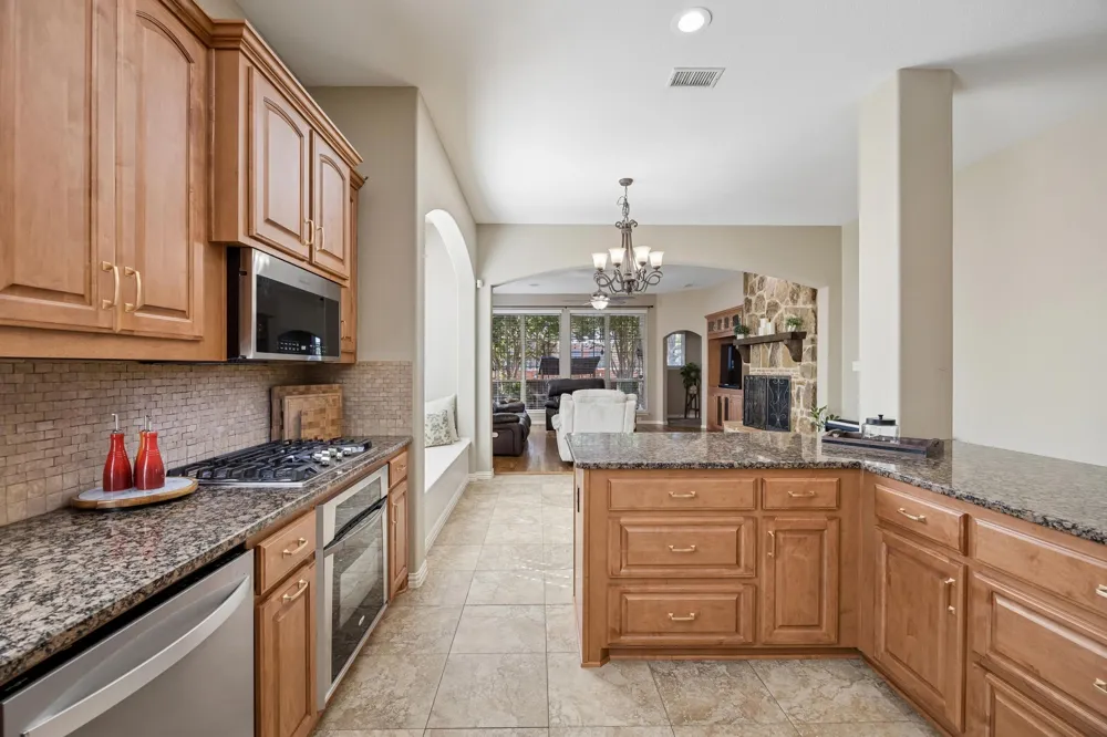 915 Wyndham Way Allen, TX 75013