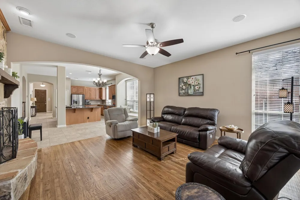 915 Wyndham Way Allen, TX 75013