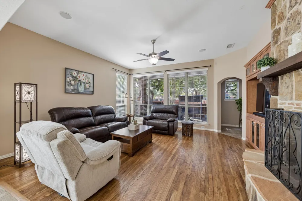 915 Wyndham Way Allen, TX 75013