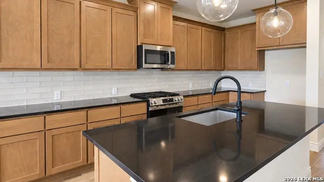 913 Woodland Lakes New Braunfels, TX 78130