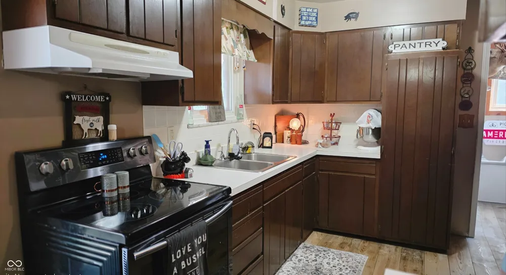 15962 E 265 Columbus, IN 47203