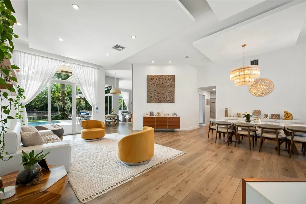 3284 HUNTINGTON Weston, FL 33332