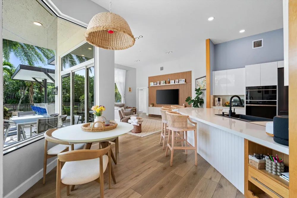 3284 HUNTINGTON Weston, FL 33332