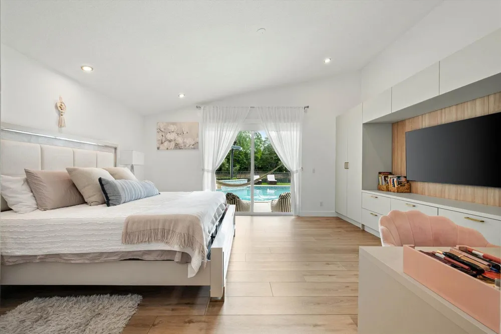 3284 HUNTINGTON Weston, FL 33332