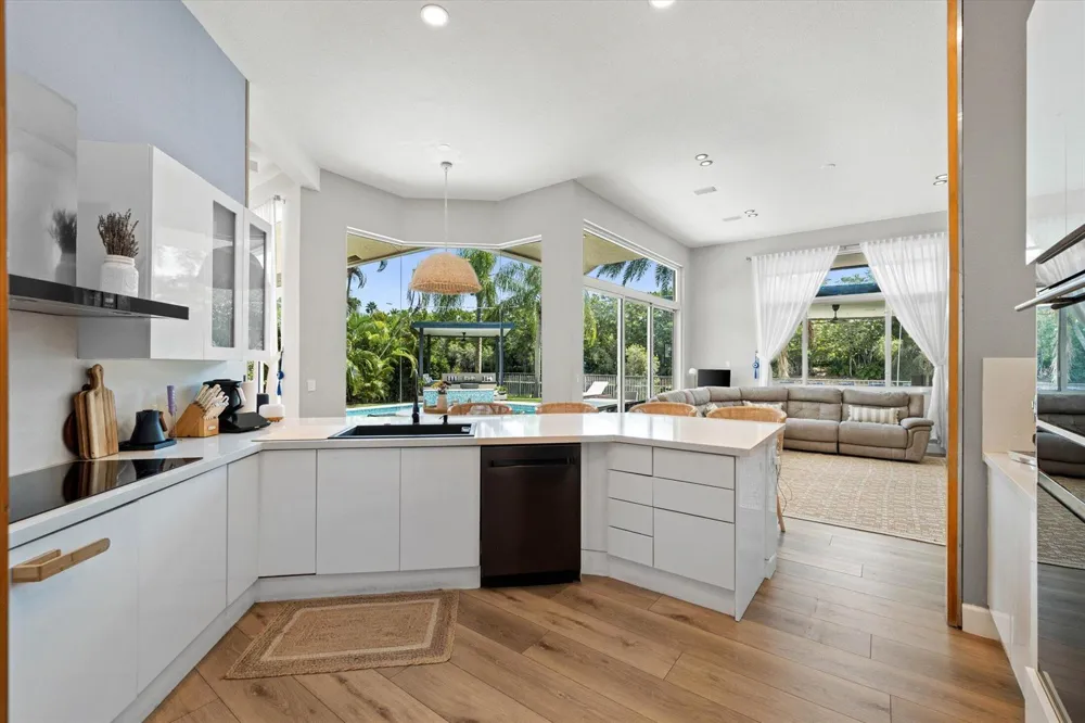 3284 HUNTINGTON Weston, FL 33332