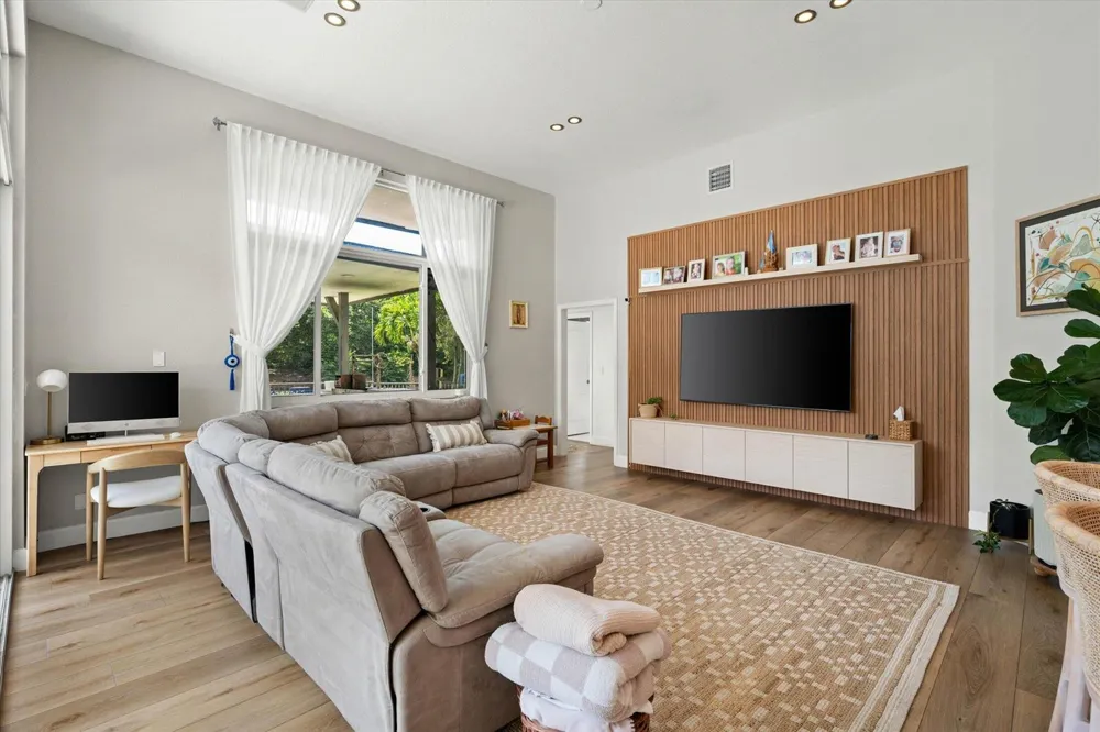 3284 HUNTINGTON Weston, FL 33332