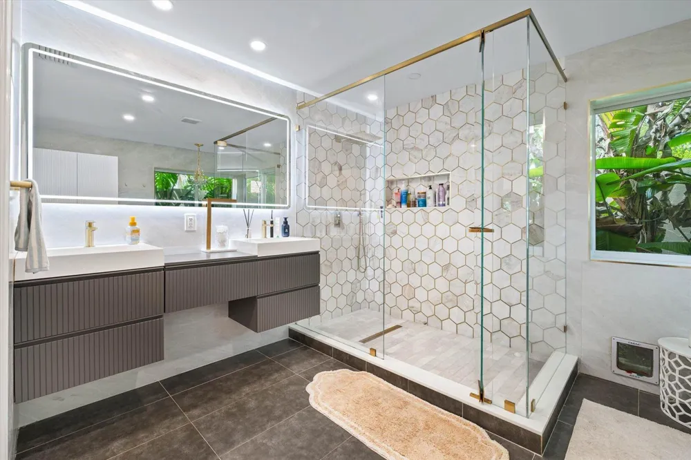 3284 HUNTINGTON Weston, FL 33332